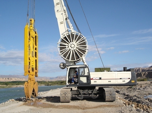 連續牆施(shī)工-新疆庫爾勒(lè)開都河水電站(zhan)圍堰工程1