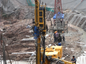 錨杆(gan)鑽施工(gong)1