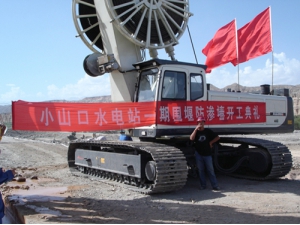 連(lian)續牆施(shī)工-新疆(jiāng)庫爾勒(le)開都河(he)水電站(zhan)圍堰工(gong)程