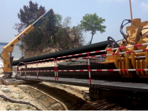 徐工XZ5000水平(ping)定向鑽機(jī)成功川越(yuè)馬來西亞(yà)海灣