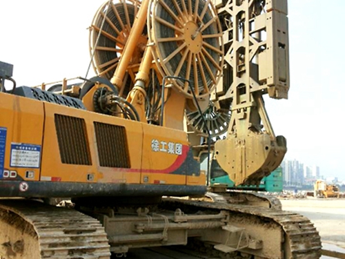 珠澳(ao)大橋珠海鍊接(jiē)線人工島工程(cheng)施工